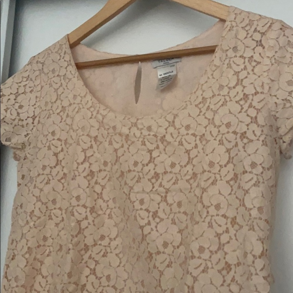 Talula (ARITZIA) Small Peach Coloured Lace T Shirt - Picture 3 of 3